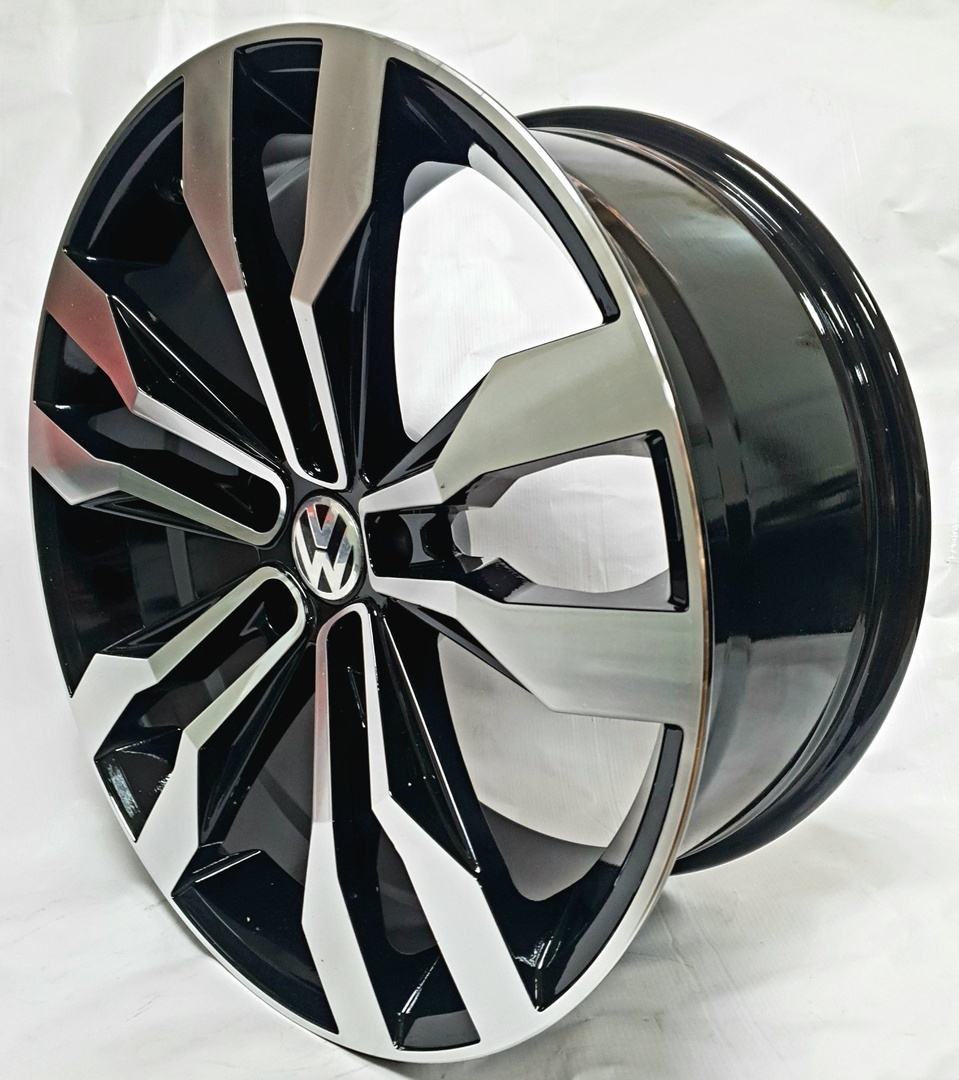 VAG 5389 8.5x19/5x112 D66.6 ET35 черный, серебристый