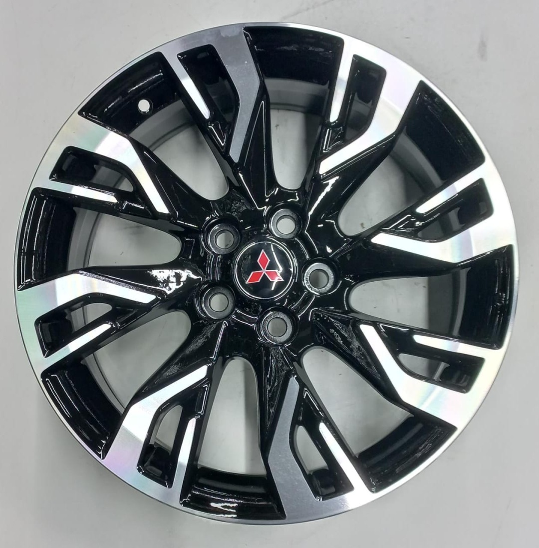 Mitsubishi 8041 7x18/5x114.3 D67.1 ET38 черный, серебристый