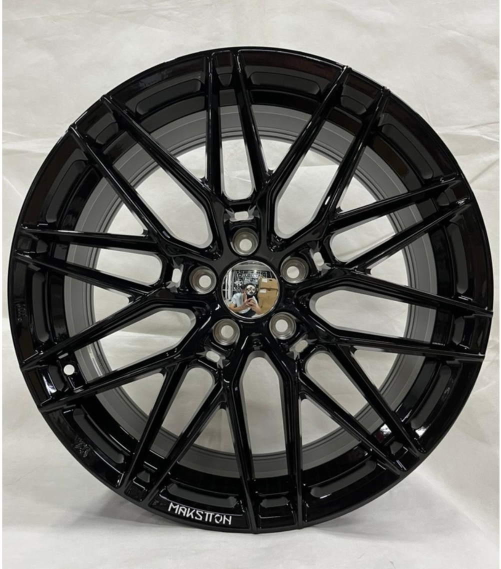 Makstton 240-19 9.5x19/5x114.3 D73.1 ET35 черный