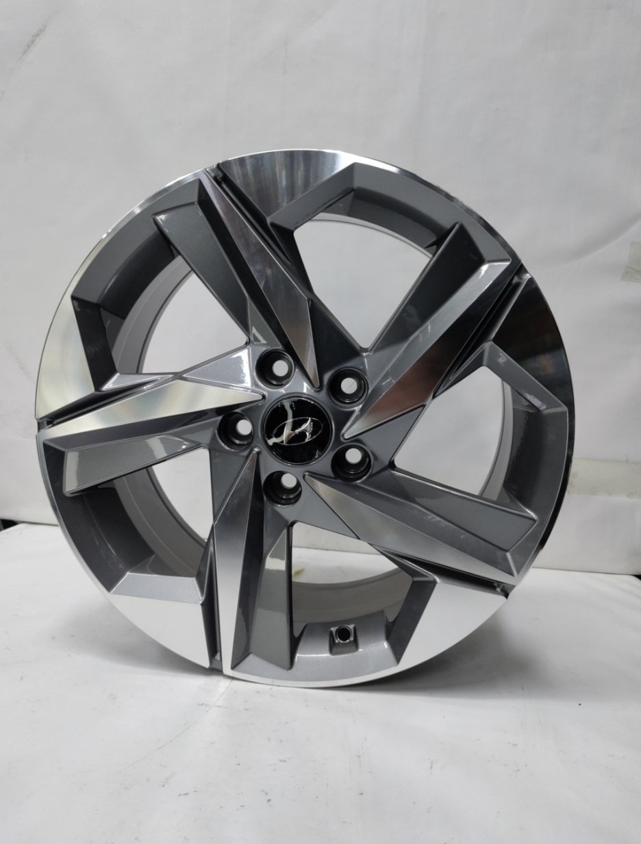 LKN 4550 7.5x17/5x114.3 D67.1 ET50 графит, серебристый