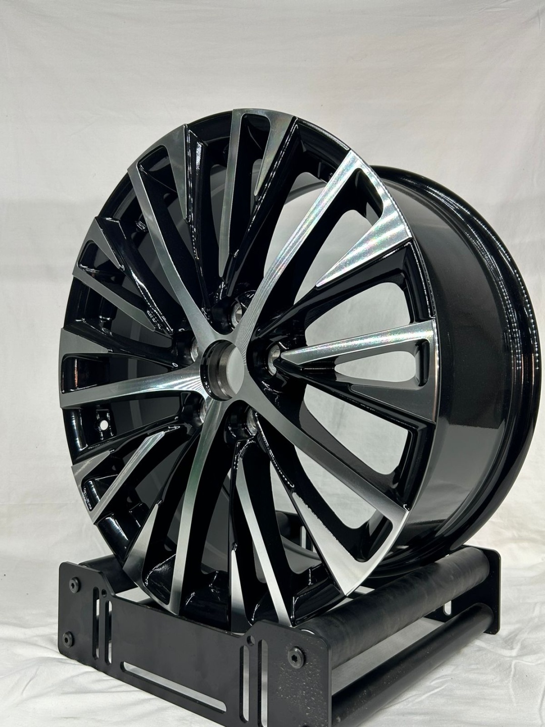LKN 952 8x18/5x114.3 D60.1 ET45 4 диска черный, графит