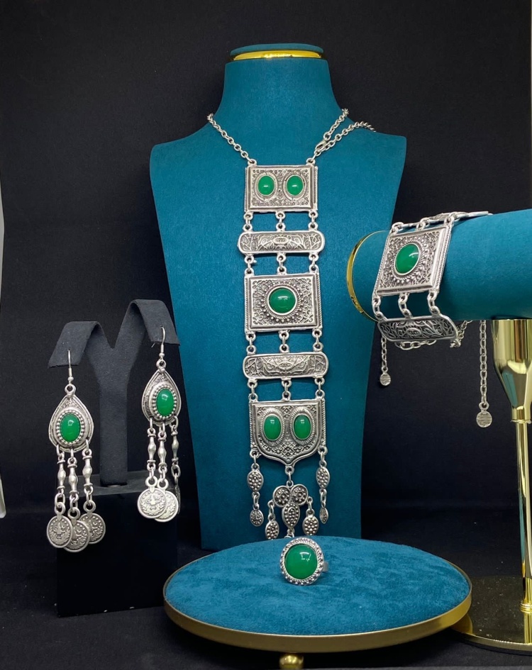 Тұтқынды ұрып-соқты (видео) Мас жыныстық қатынасқа қараңыз