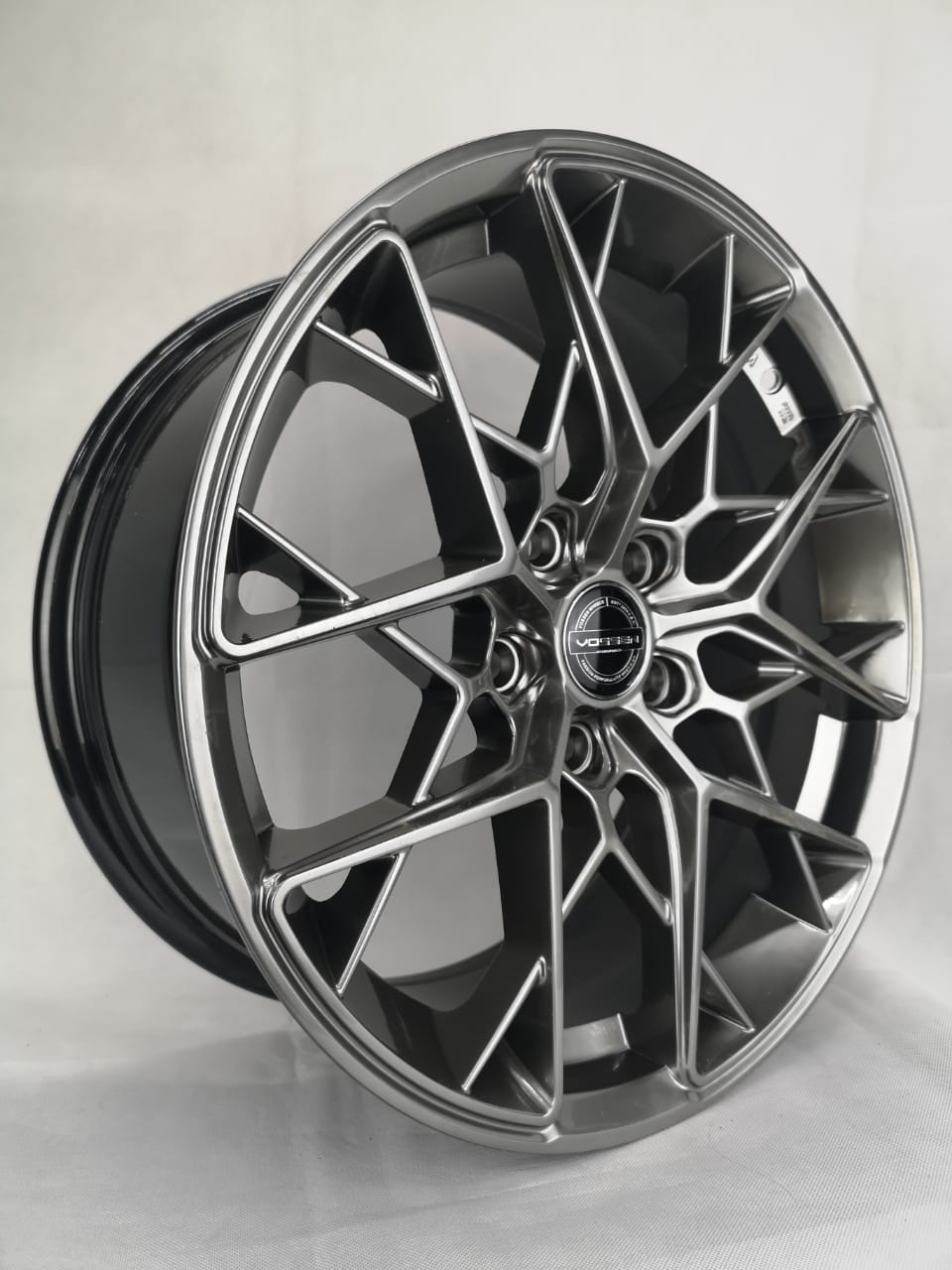Vossen 31002 7.5x17/5x114.3 D67.1 ET35 графит