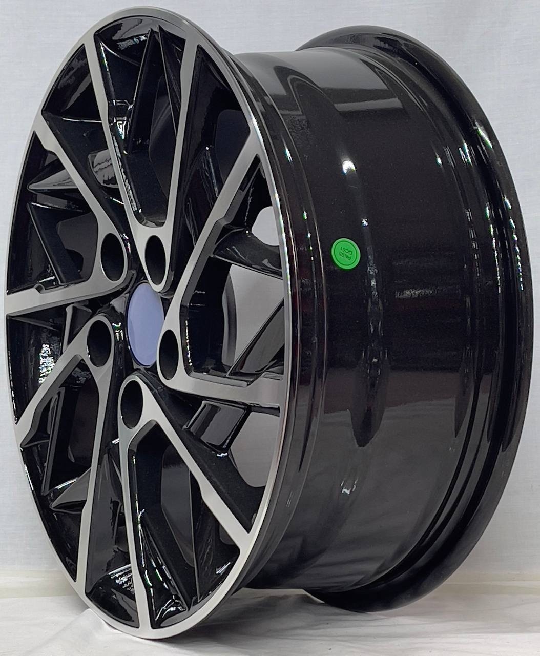 Bai Wheels 5394-16 6.5x16/5x114.3 D67.1 ET45 серебристый, черный
