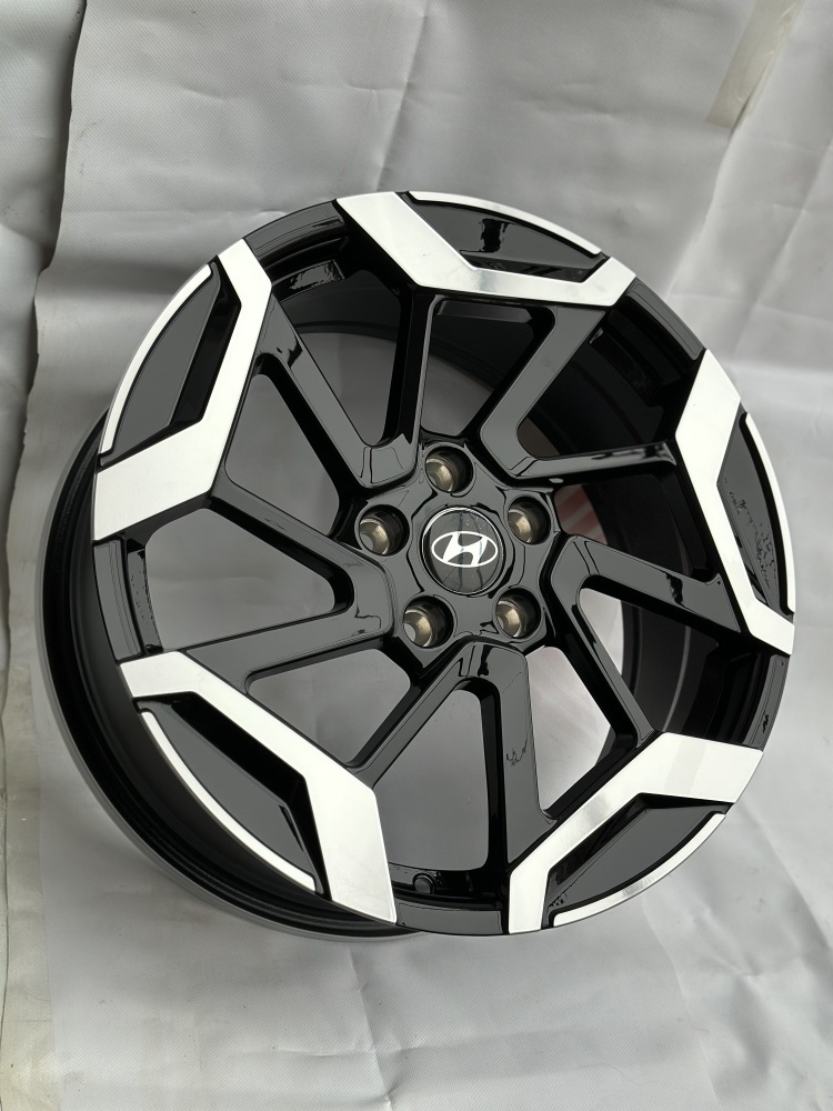Hyundai 1080B 7.5x18/5x114.3 D67.1 ET48 черный