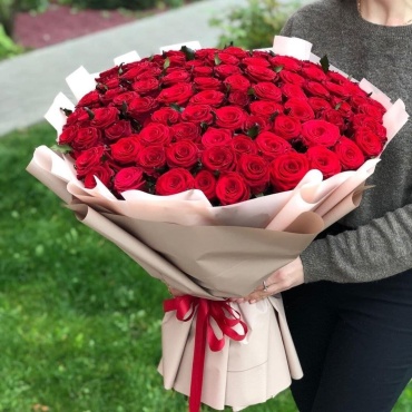 Bestflowers моно-букет в оформлении роза 101 шт 50 см