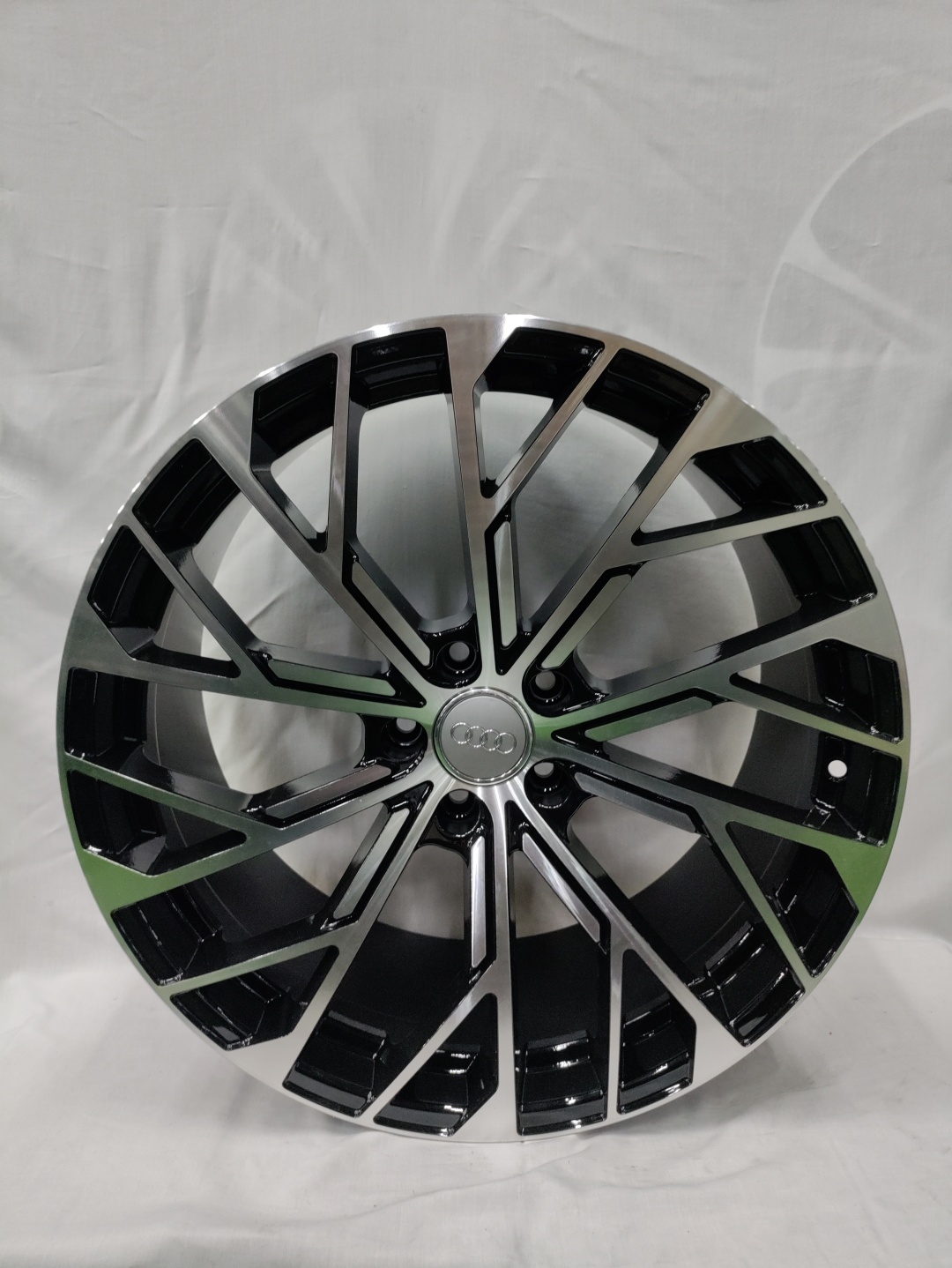 LKN Lkn1004 9x20/5x112 D66.6 ET40 серебристый, черный