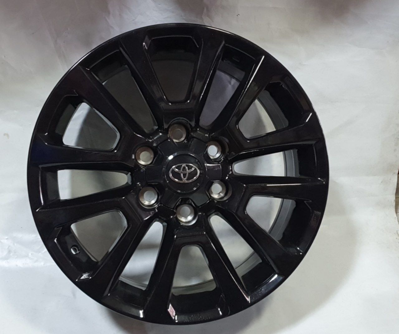 LVZ H718D 7.5x17/6x139.7 D106.1 ET25 черный