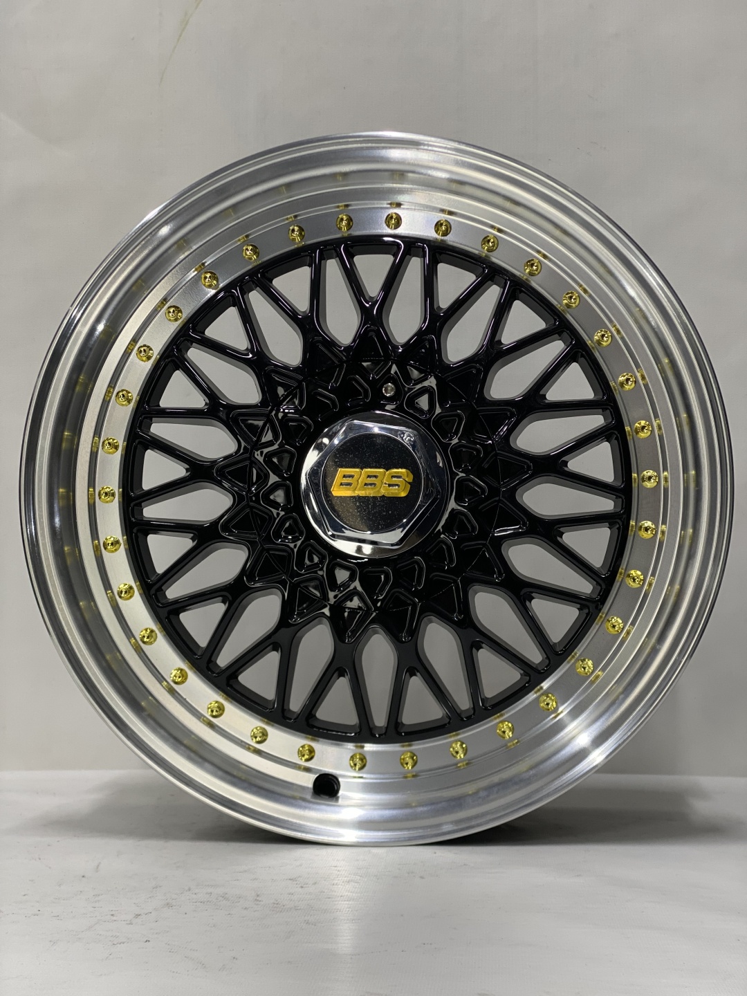 RNO KN144131 5.5x14/4x114.3 D73.1 ET30 черный, серебристый