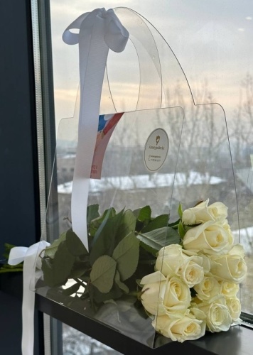 Tansholpan flowers моно-букет в оформлении роза 11 шт 55 см