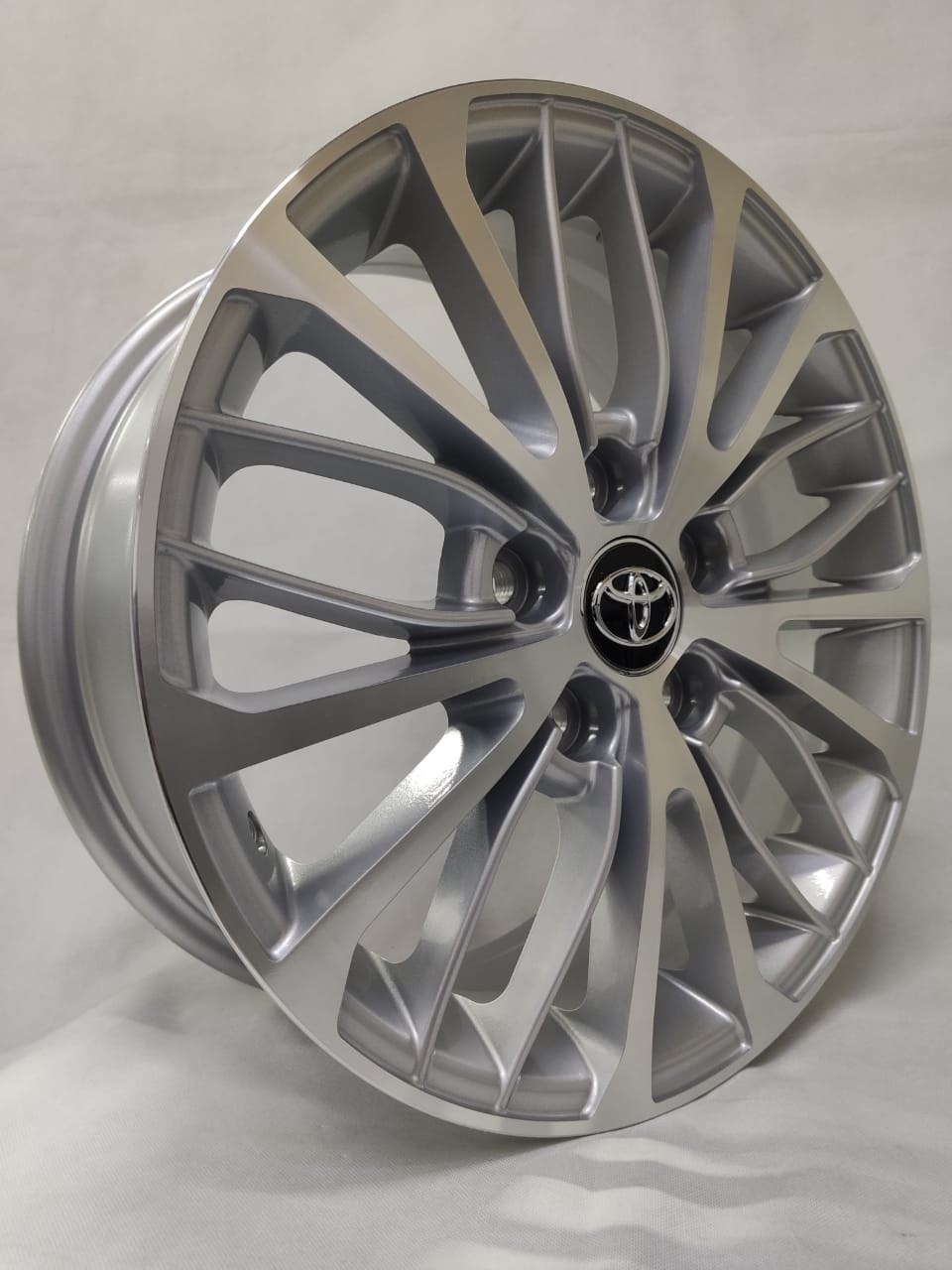 Toyota 5343 6.5x16/5x114.3 D60.1 ET45 серебристый