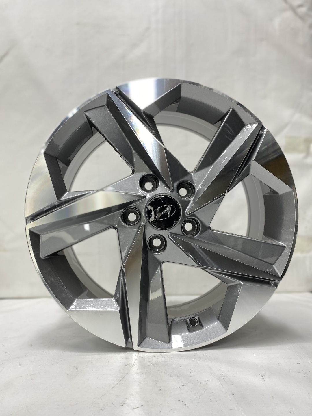RNO 1622 7.5x17/5x114.3 D67.1 ET50 серебристый, серый