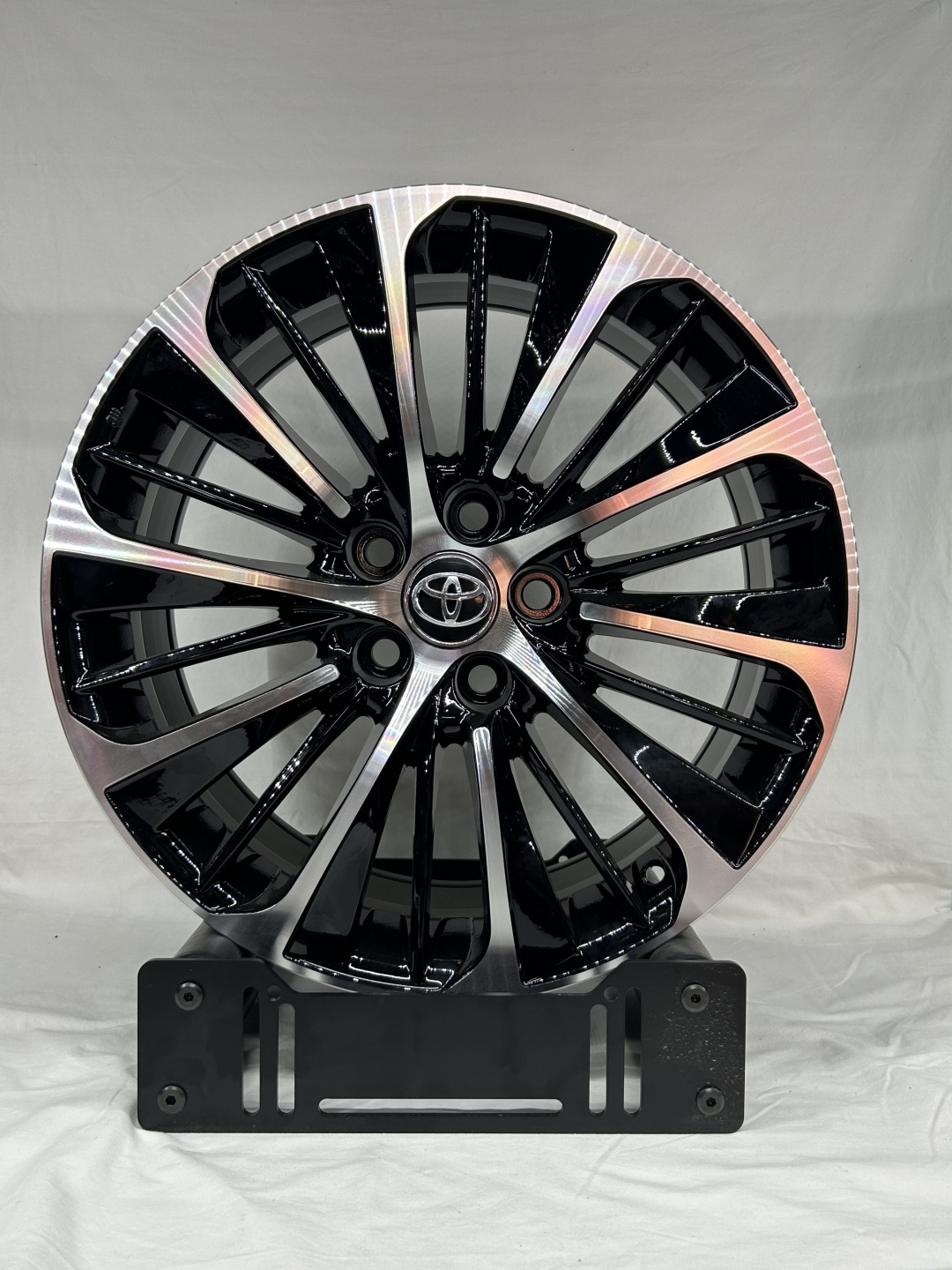 LKN Lkn5372 8x18/5x114.3 D60.1 ET40 4 диска черный, серебристый