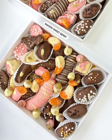 Maison Sweet Berry фрукты в шоколаде 20х20 см