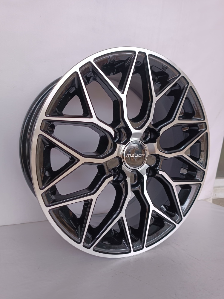 Vossen HF-2 6.5x15/4x114.3 D67.1 ET35 черный, серебристый