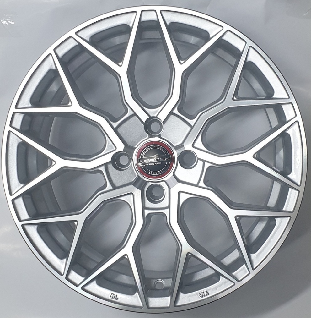 Vossen T771 7x16/4x100 D67.1 ET35 черный, серебристый
