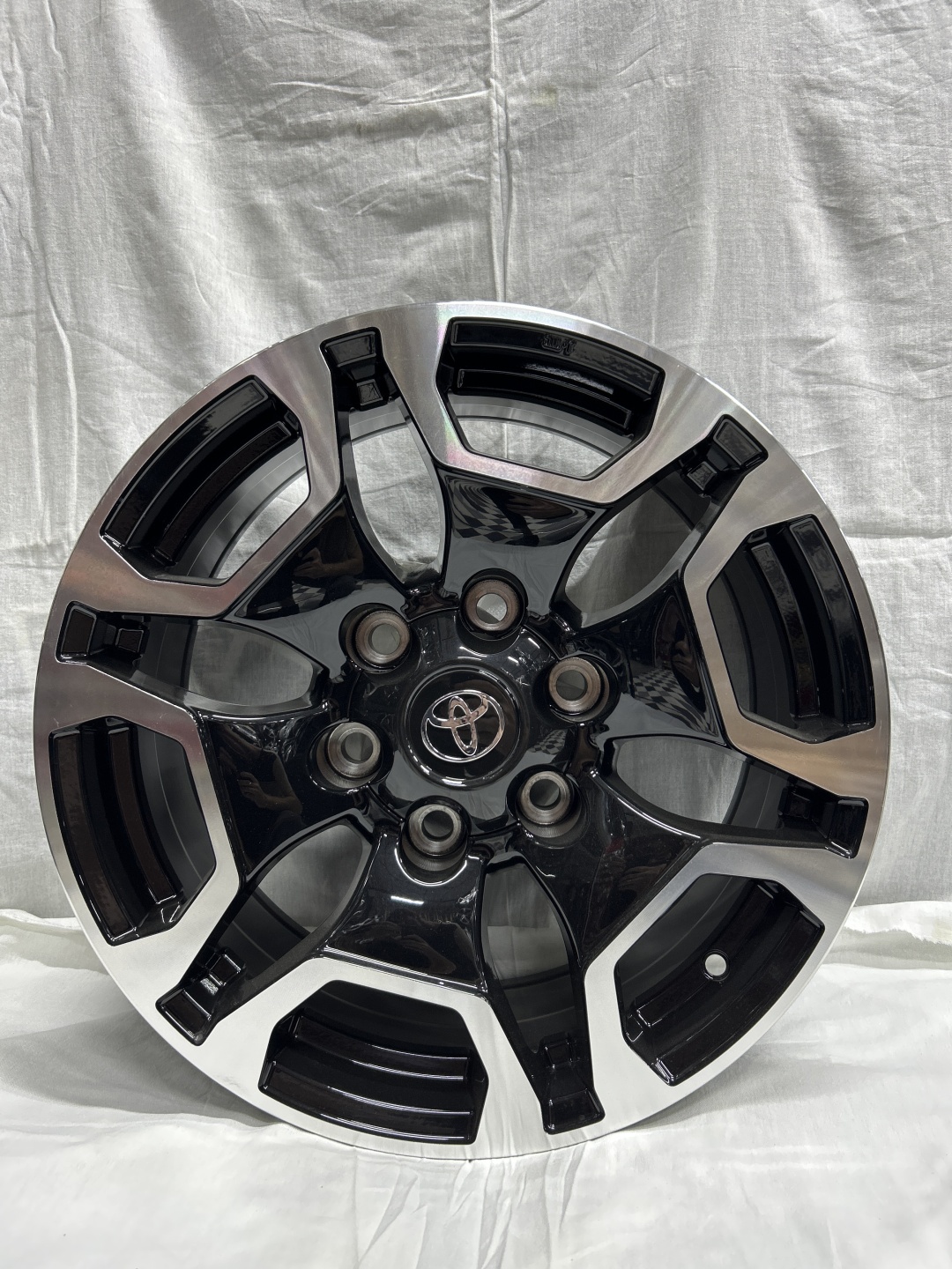 SSR 2009 7.5x17/6x139.7 D106.2 ET25 черный, серебристый