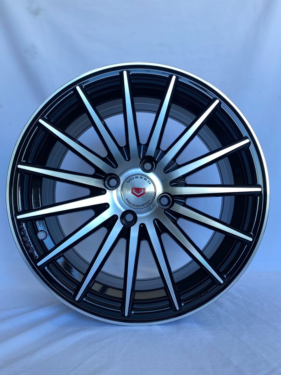 Vossen 199 7x15/4x98 D58.6 ET35 черный, серебристый