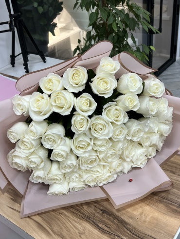 Flowers Center Astana моно-букет с открыткой роза 51 шт 60 см