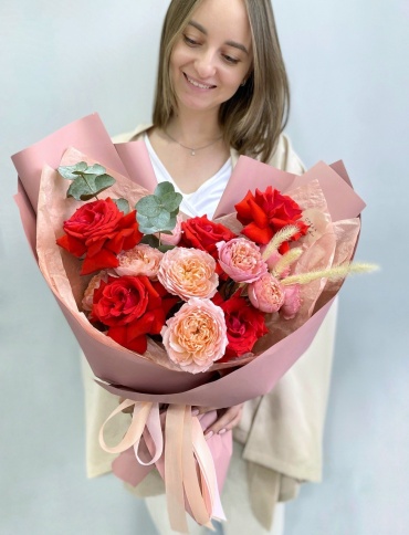 СРЕДА flowers букет с сухоцветами роза, кустовая пионовидная роза, эвкалипт 7 шт 40 см