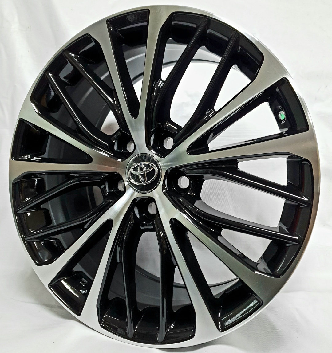 Toyota НR51053 8x18/5x114.3 D60.1 ET45 черный
