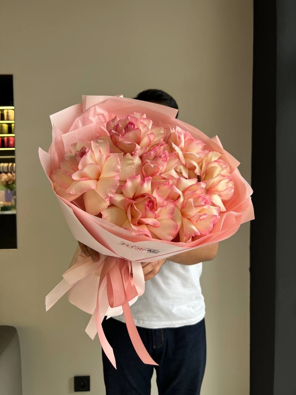 Floral моно-букет с открыткой роза 7 шт 60 см