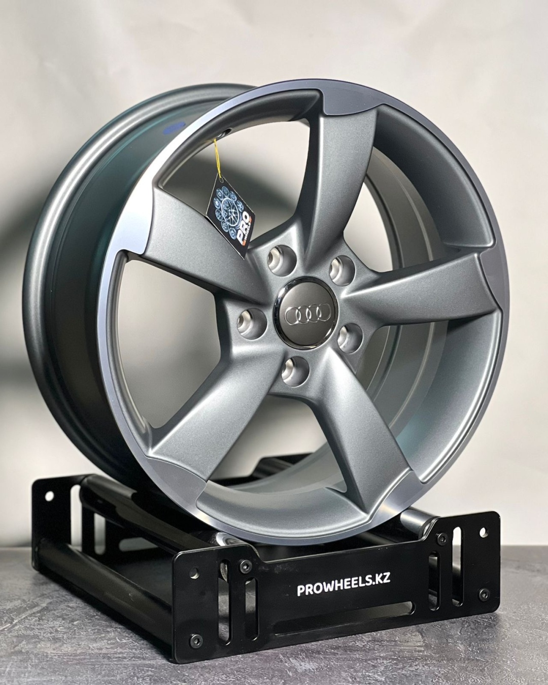 Pro Wheels ProWheels0002 7x16/5x112 D66.6 ET35 4 диска серый