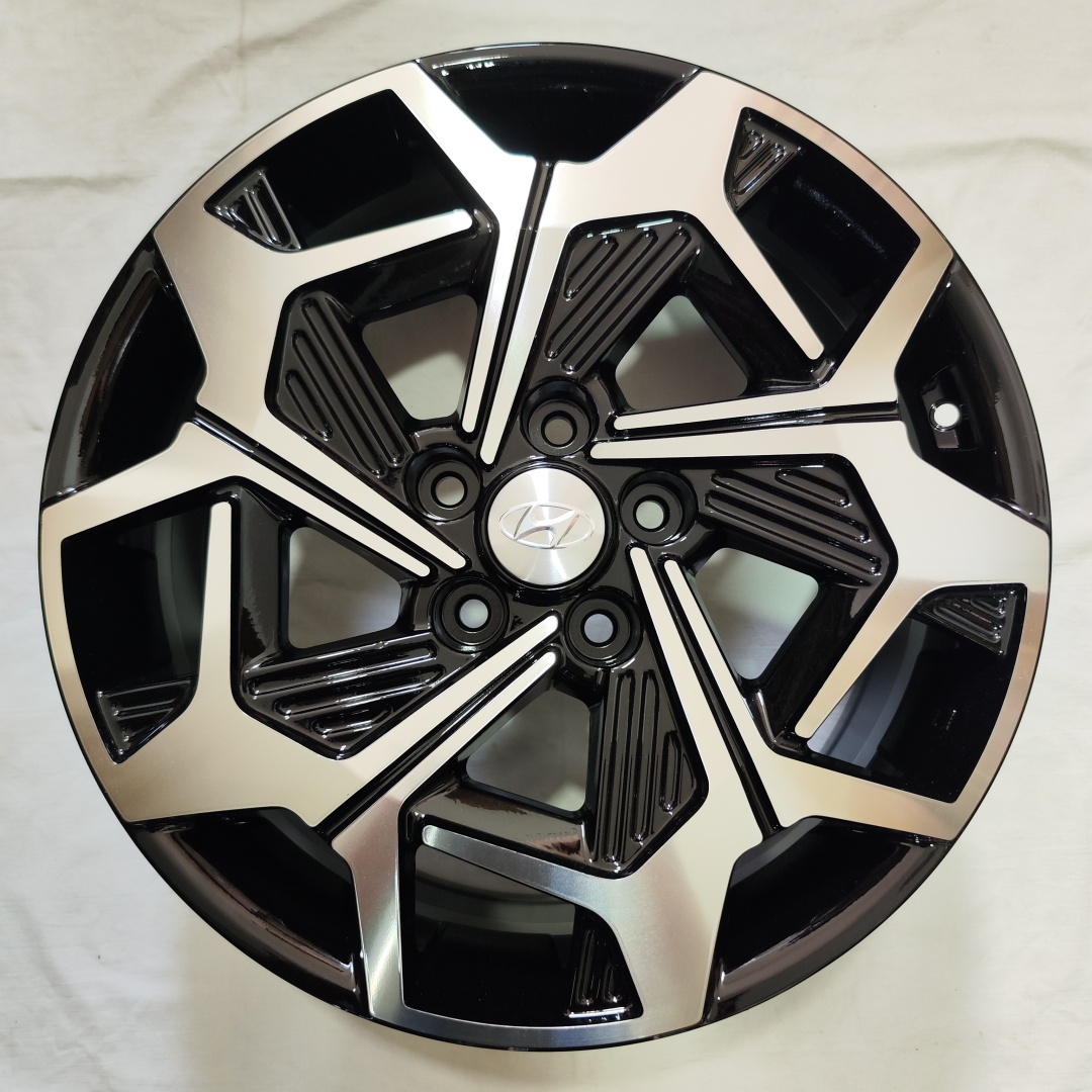 Hyundai 5377 7.5x20/5x114.3 D67.1 ET49 черный, серебристый