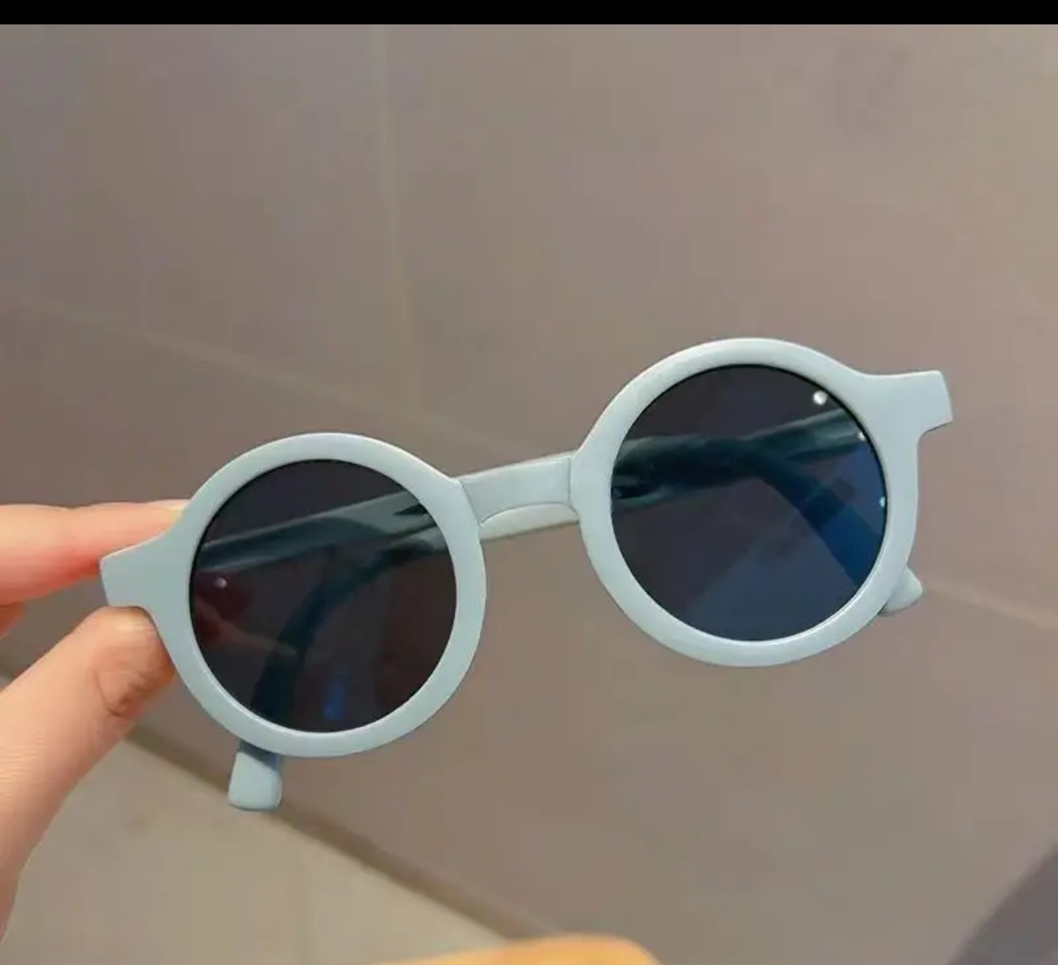 Солнцезащитные очки круглые однотонные