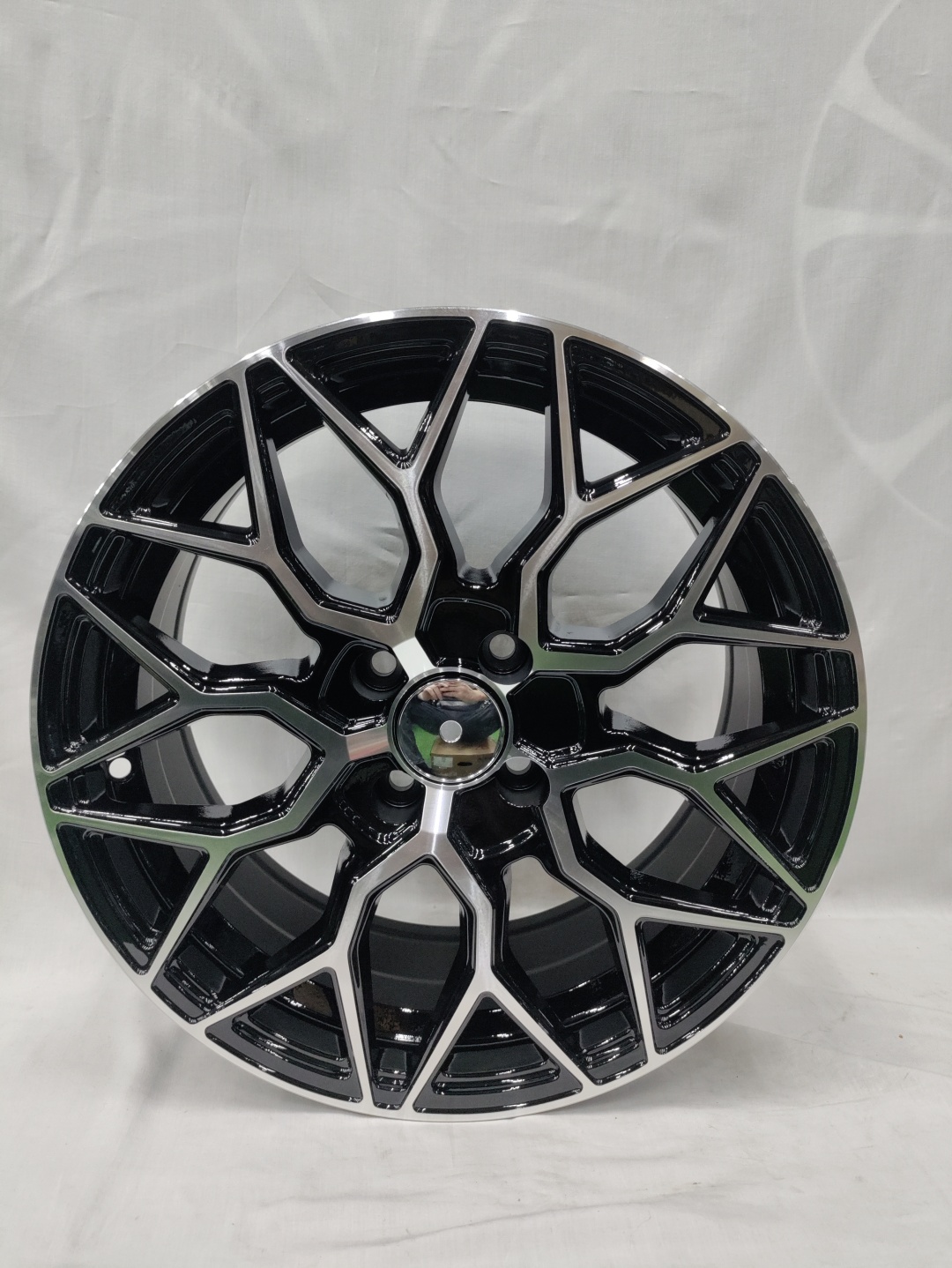 LKN Lkn1013 7x16/4x100 D67.1 ET35 серебристый, черный