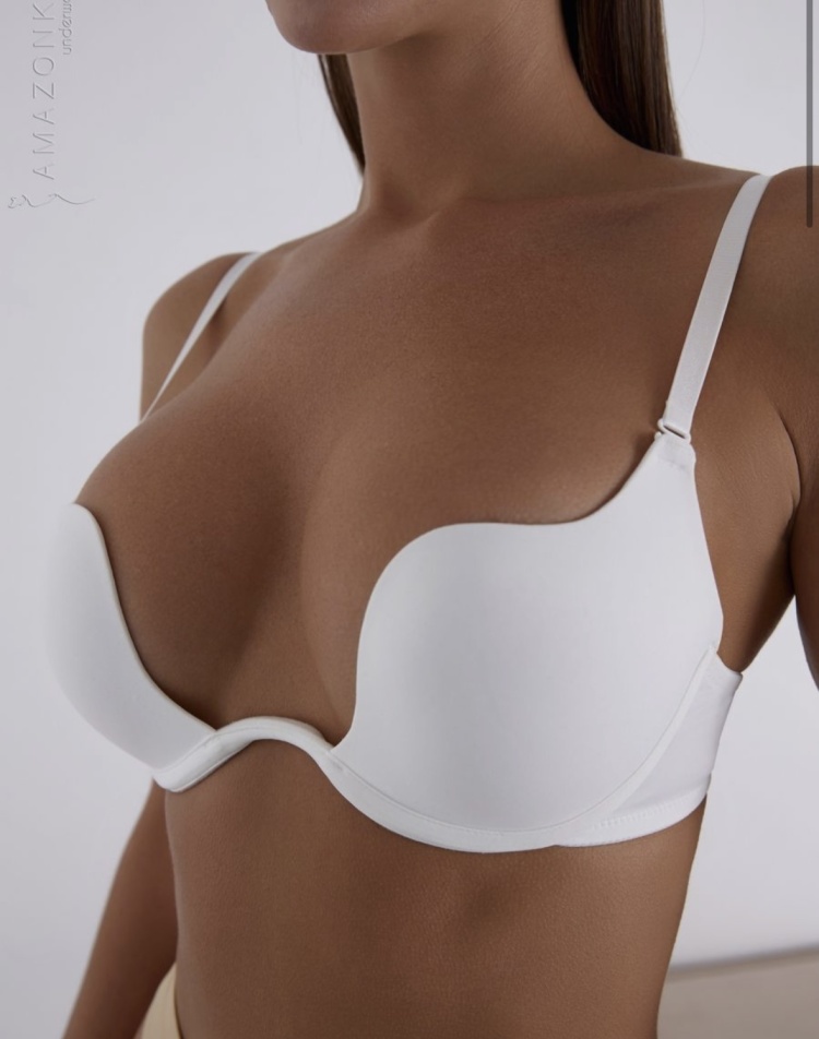 Күйеуі жезөкшені трахает еткенде, әйелі үйге келгенде порно Жалаңаш стриптизшілерді байлаған