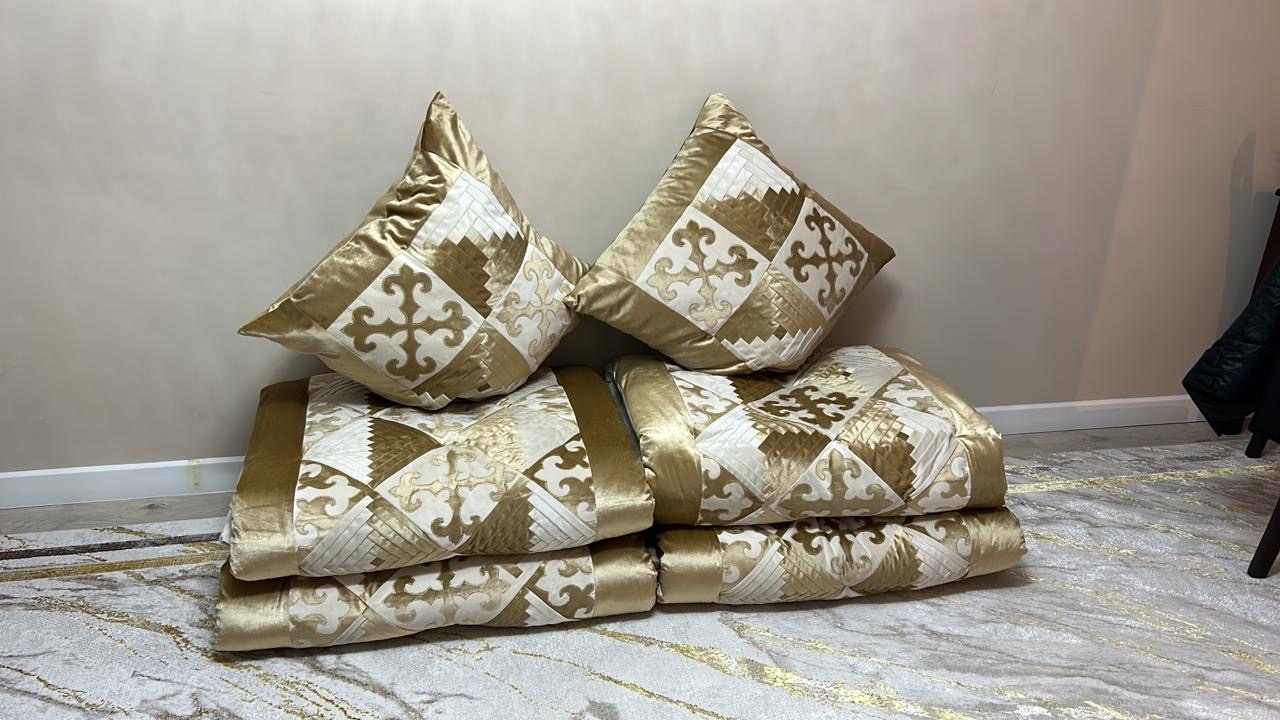 Комплект корпе с подушками 220x80 см, вата, бежевый, белый, золотистый