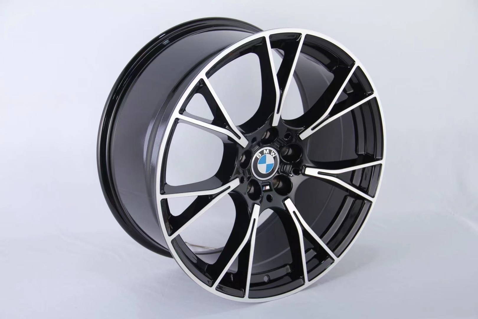 BMW M5 Style 8.5/9.5x20/5x112 D66.6 ET25.38 4 диска черный, серебристый