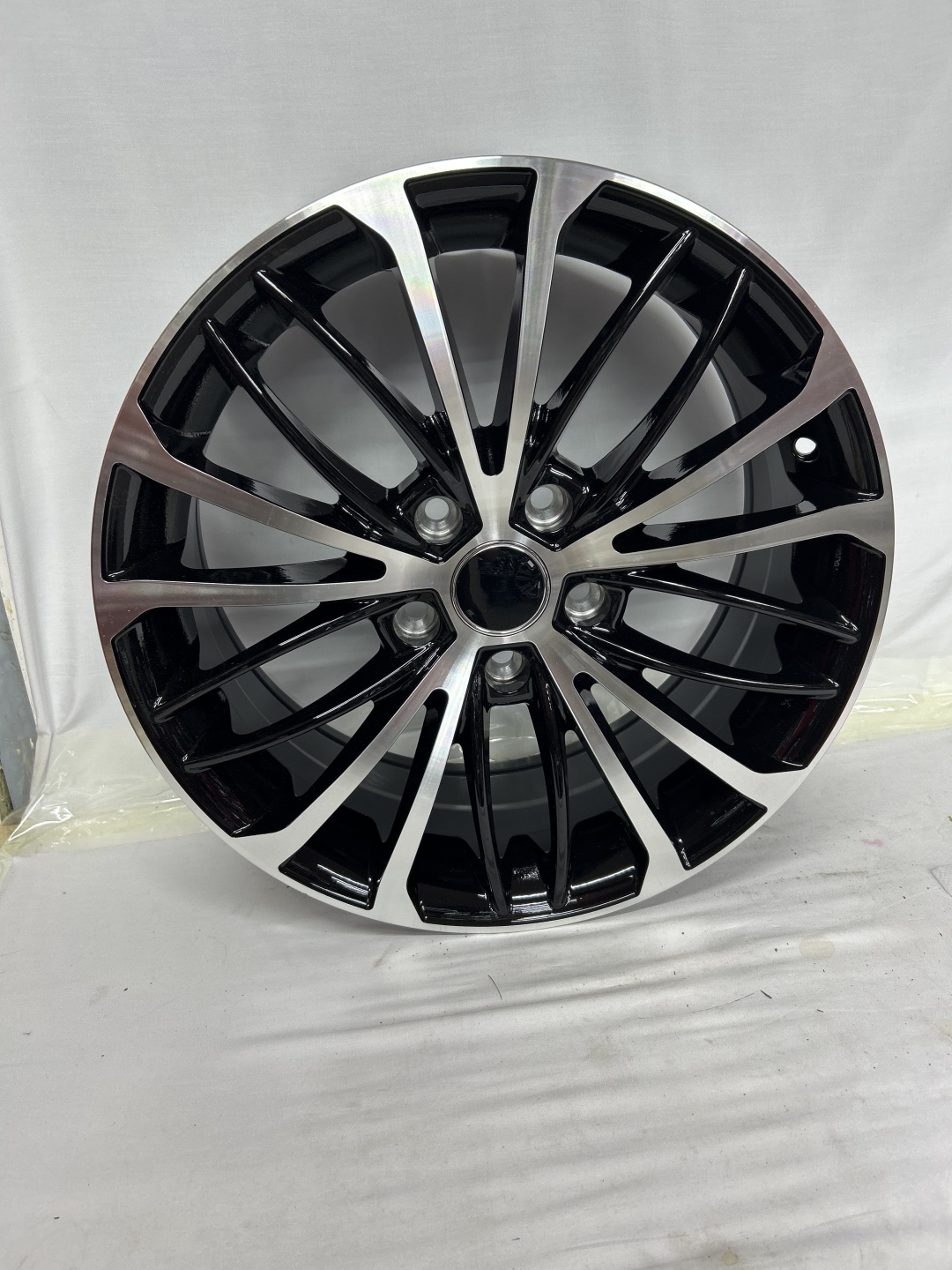 SSM 0670 7.5x17/5x114.3 D60.1 ET45 черный, серебристый