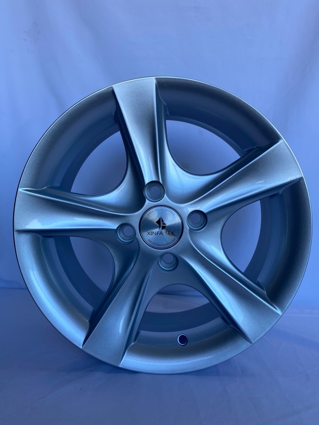 DNS 720 6x14/4x100 D67.1 ET35 серебристый