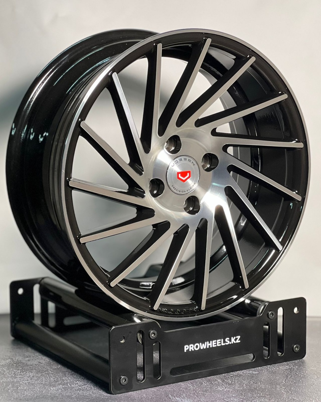 Pro Wheels 78631 7x16/4x100 D67.1 ET35 4 диска черный, серебристый