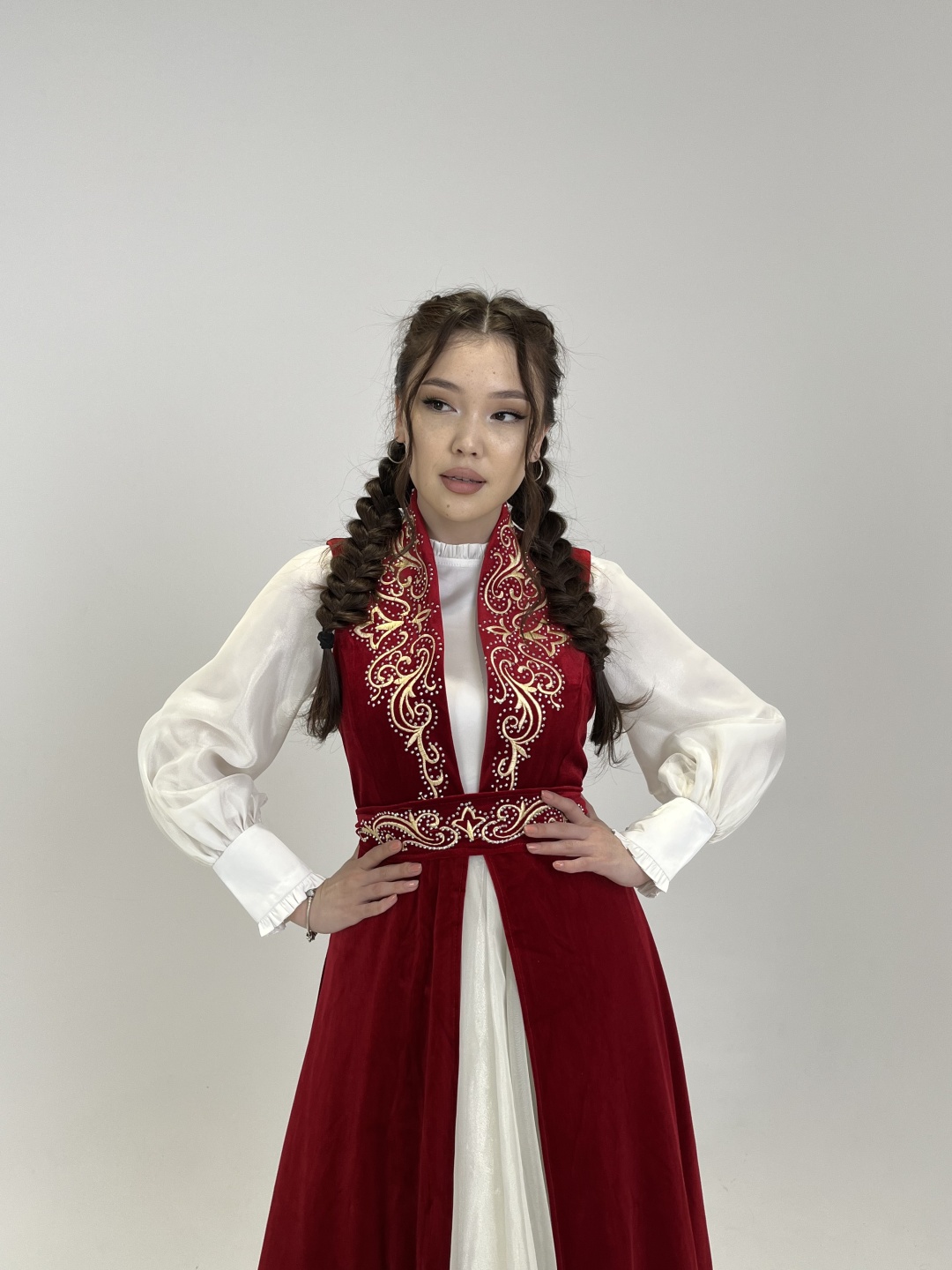 Национальный костюм Medina красный