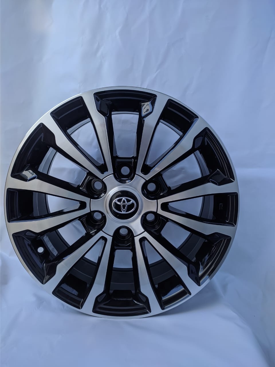 Replica bk5880 7.5x17/6x139.7 D106.2 ET25 черный, серебристый