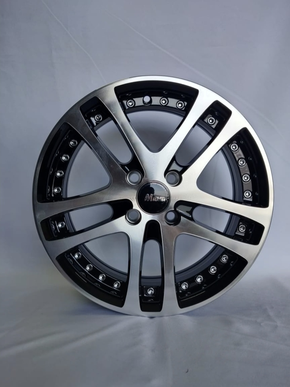 DWS 774689431 6x15/4x98 D58.6 ET35 серебристый, черный