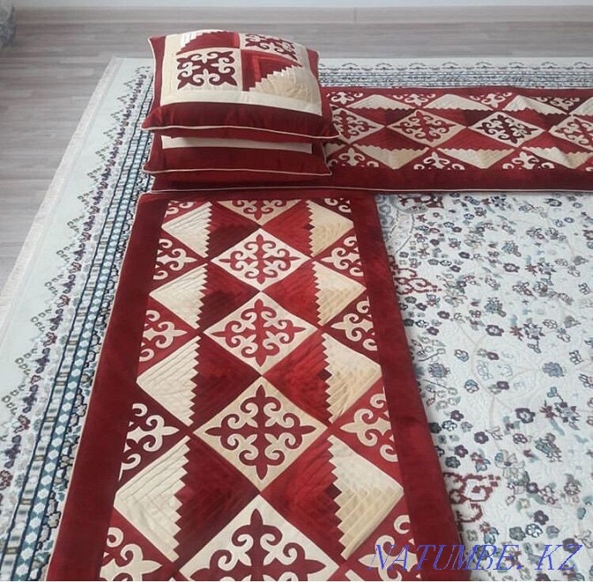 Кыз Жасау комплект корпе с подушками 220x80 см, вата, красный