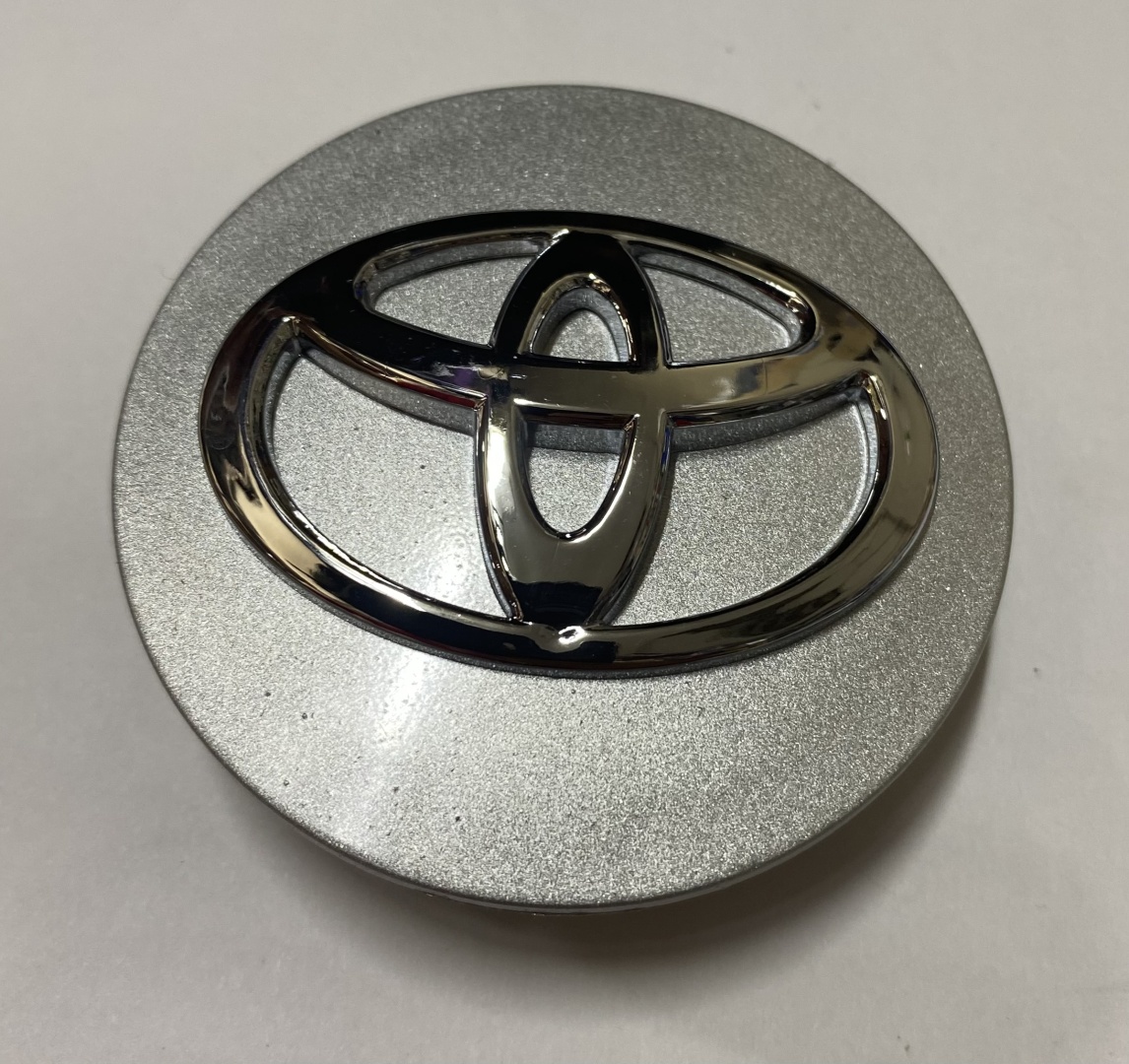 Toyota d64 заглушка серебристый 1 шт для легкового автомобиля