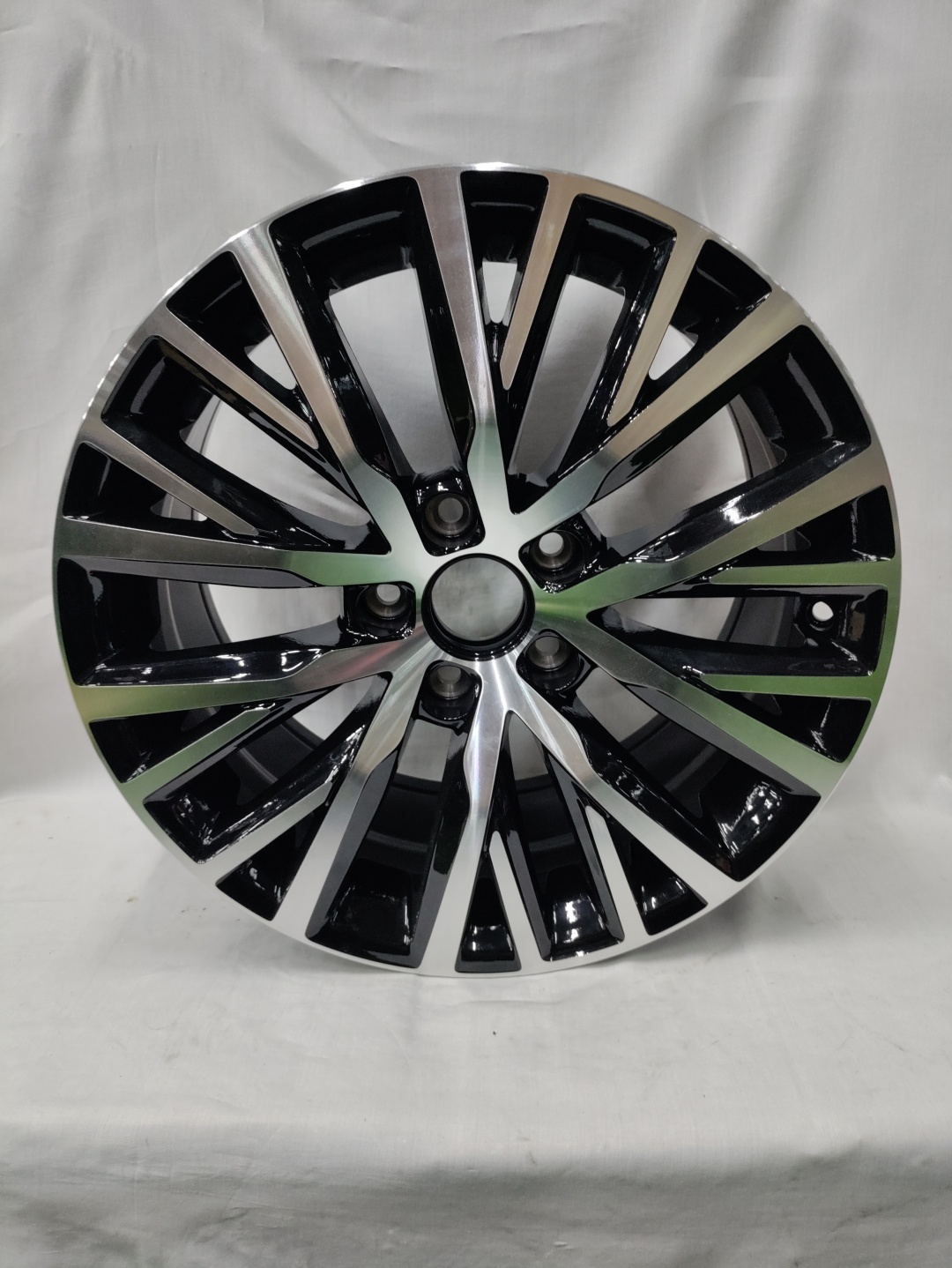 LKN Lkn701 8x17/5x112 D57.1 ET41 серебристый, черный