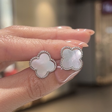 Пусеты Ipekyolu Jewellery 426100623-1AY вес 2 г серебро, перламутр
