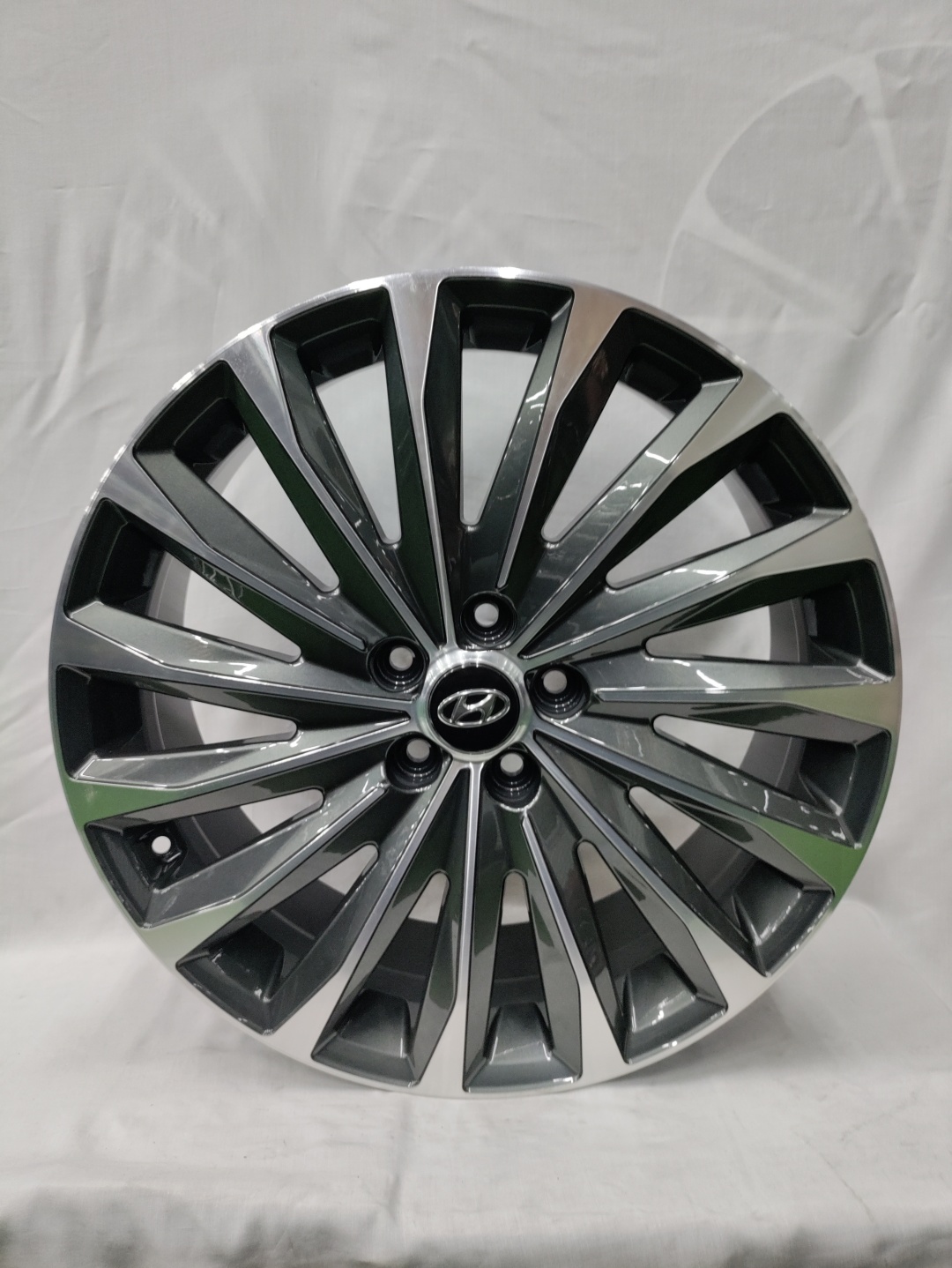 LKN Lkn 1006 7.5x20/5x114.3 D67.1 ET49.5 графит, серебристый