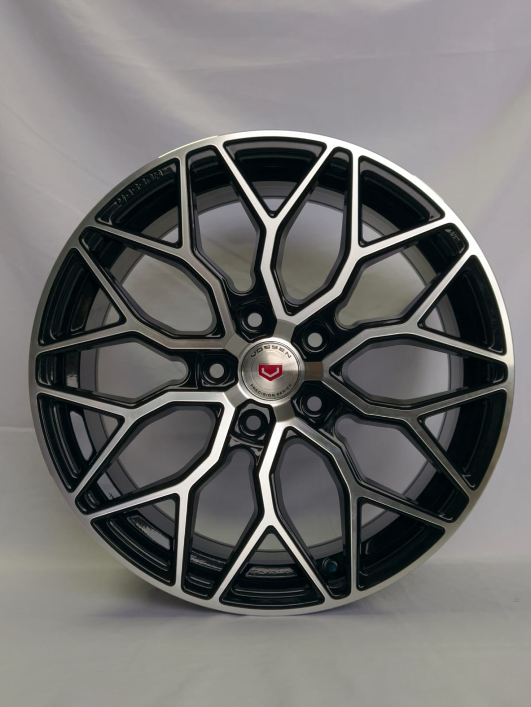 RS 568 8x18/5x114.3 D73.1 ET35 черный