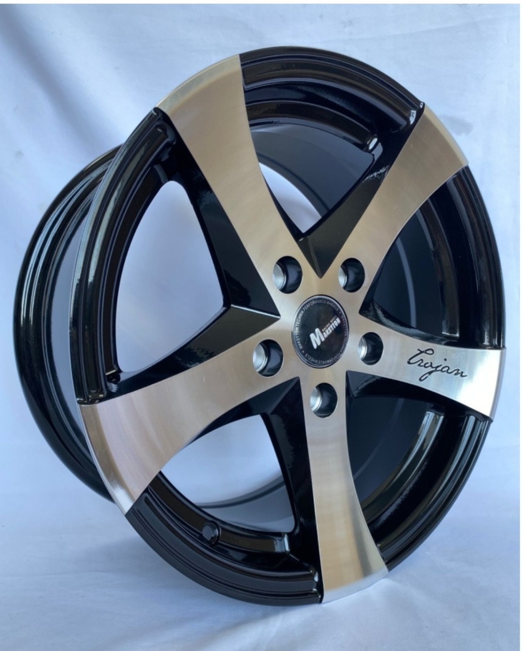 AA-TOP BK1842 7x15/5x114.3 D67.1 ET30 черный, серебристый