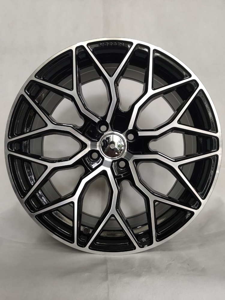 Vossen HF-2 7.5x17/4x100 D67.1 ET35 4 диска черный, серебристый