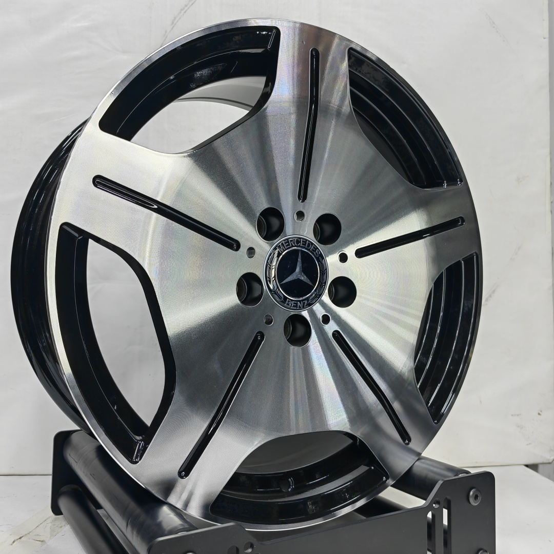 RNO FXB035 7.5x17/5x112 D66.6 ET35 4 диска черный, серебристый
