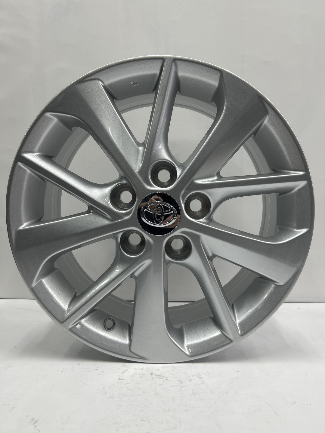 SSM 456 6.5x16/5x114.3 D60.1 ET45 серебристый