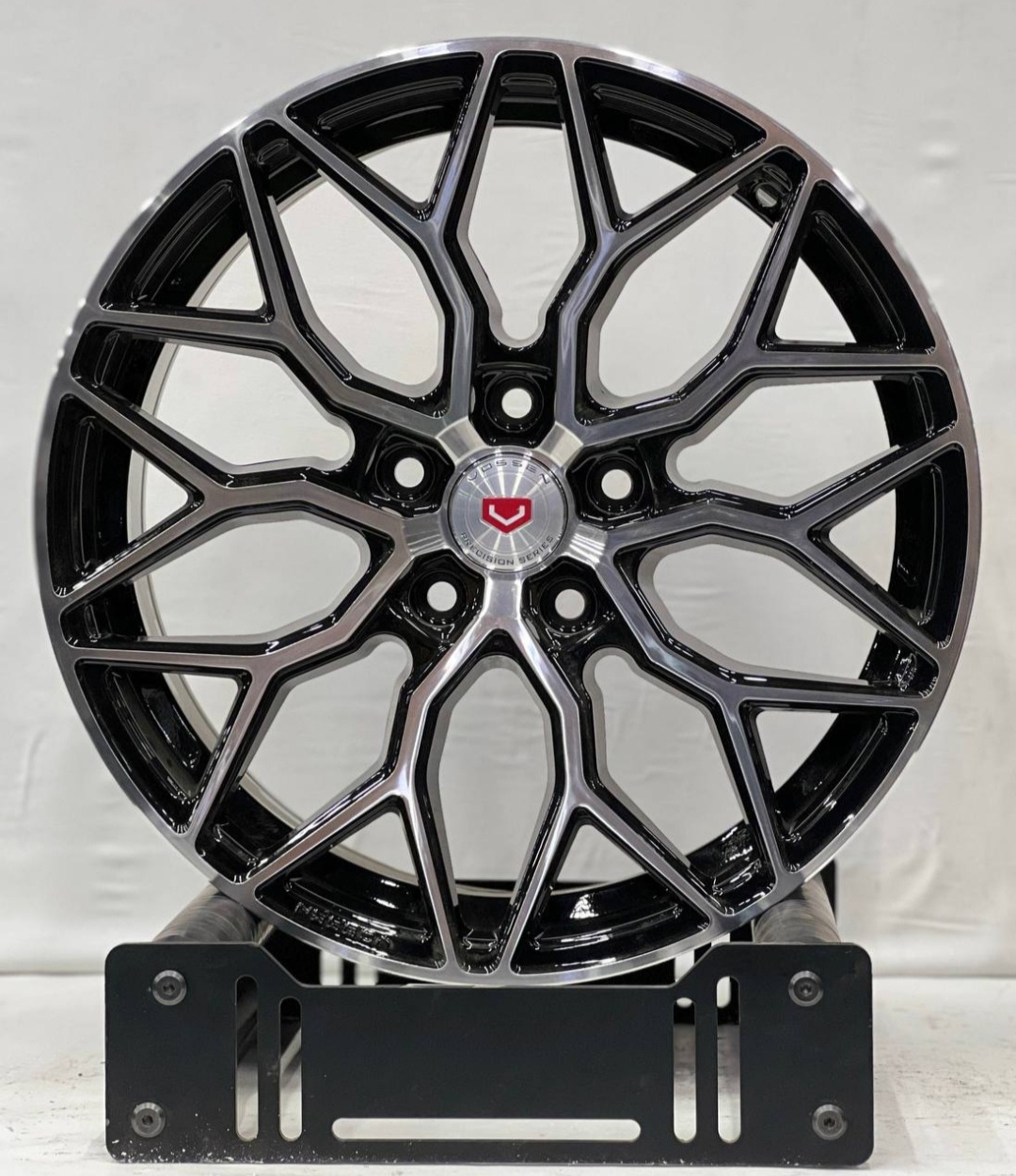 DRS 00019 7.5x17/5x112 D66.6 ET35 4 диска черный, серебристый